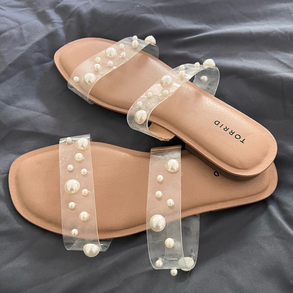 Clear strap pearl sandals